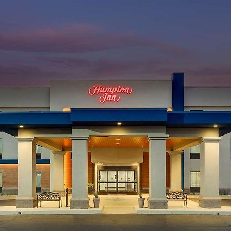 Hampton Inn Мълтри Екстериор снимка