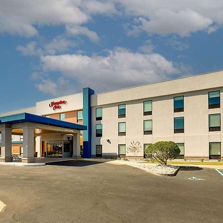 Hampton Inn Мълтри Екстериор снимка