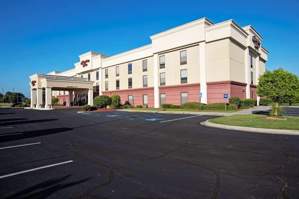Hampton Inn Мълтри Екстериор снимка
