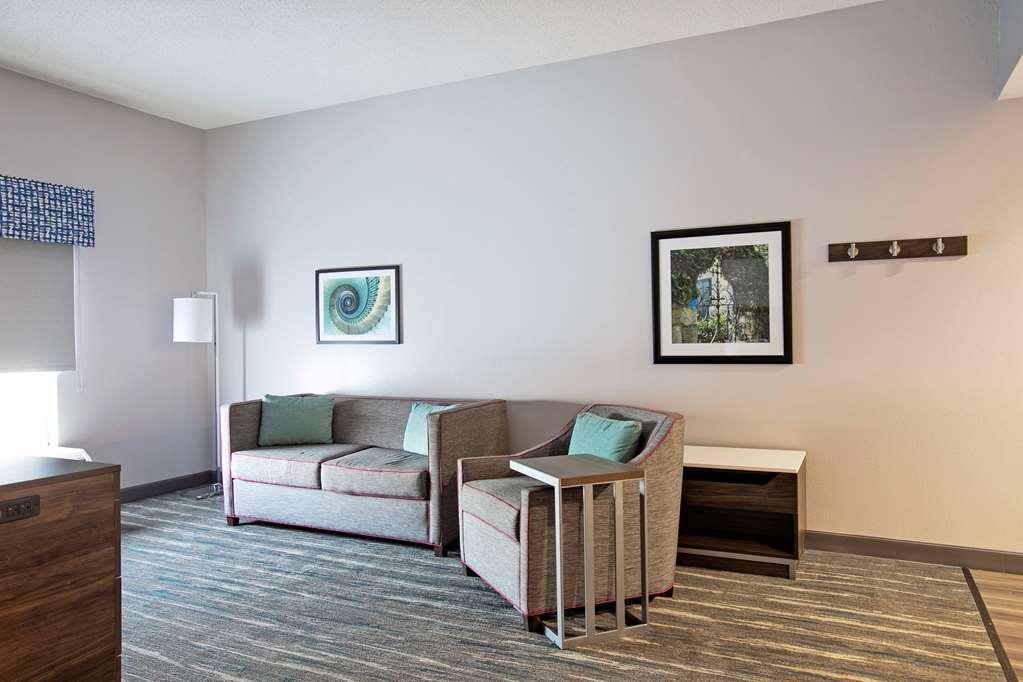 Hampton Inn Мълтри Стая снимка