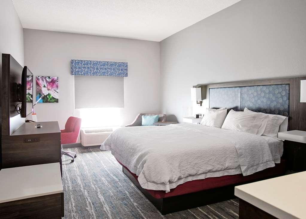 Hampton Inn Мълтри Стая снимка