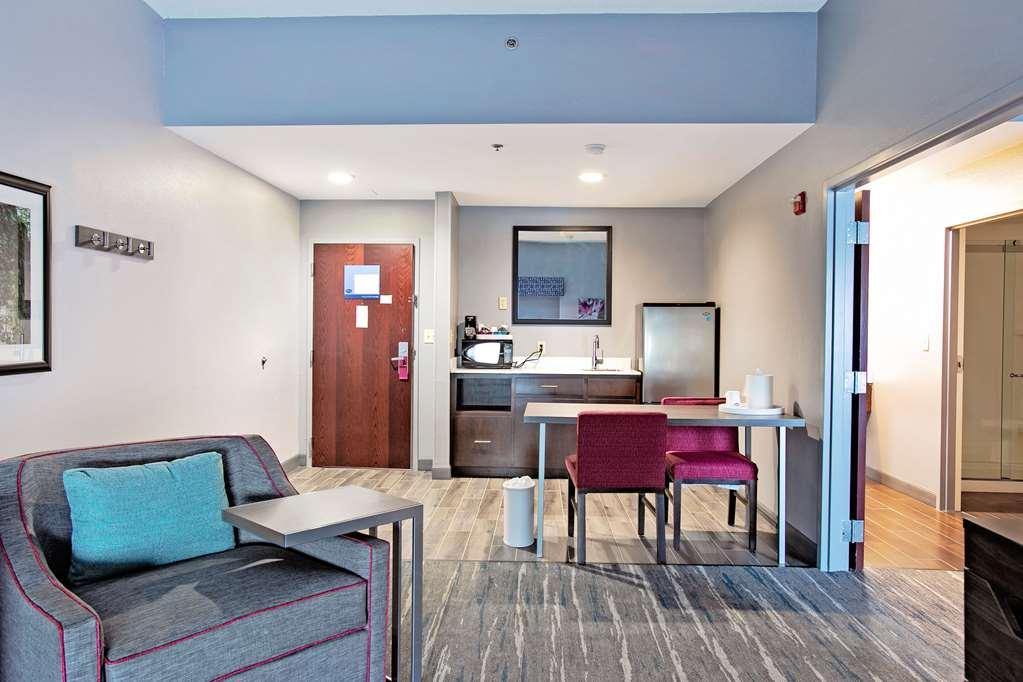 Hampton Inn Мълтри Стая снимка