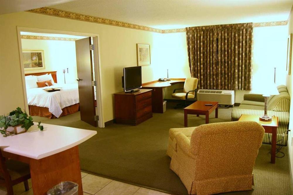 Hampton Inn Мълтри Стая снимка
