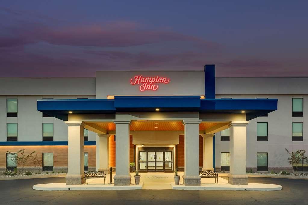 Hampton Inn Мълтри Екстериор снимка