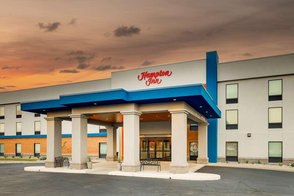 Hampton Inn Мълтри Екстериор снимка