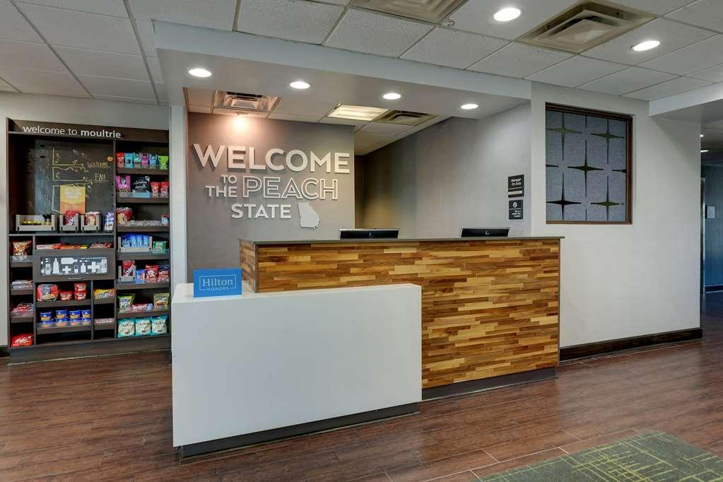 Hampton Inn Мълтри Интериор снимка