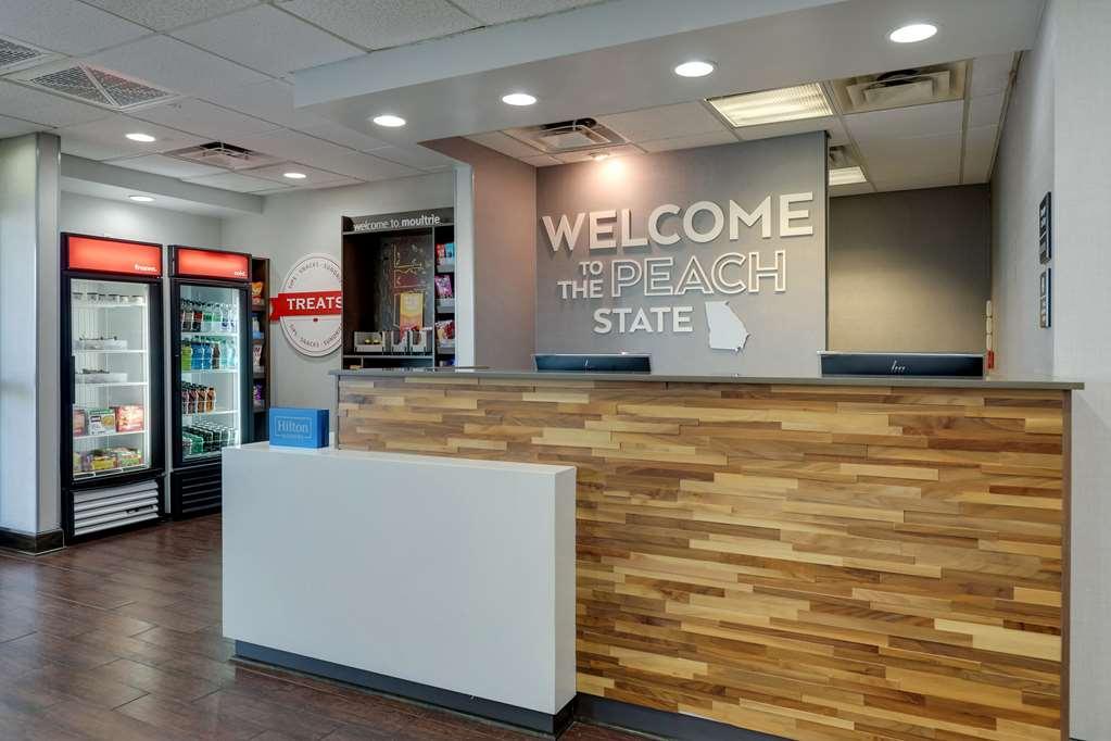 Hampton Inn Мълтри Интериор снимка