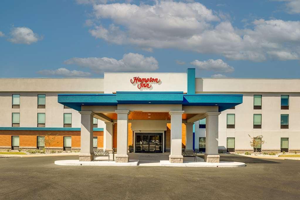 Hampton Inn Мълтри Екстериор снимка