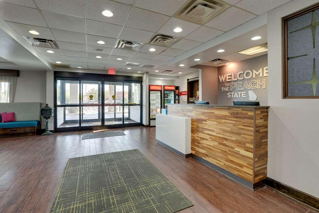Hampton Inn Мълтри Интериор снимка