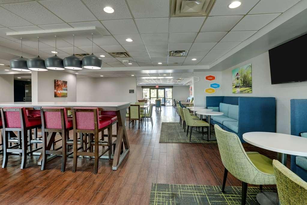 Hampton Inn Мълтри Ресторант снимка