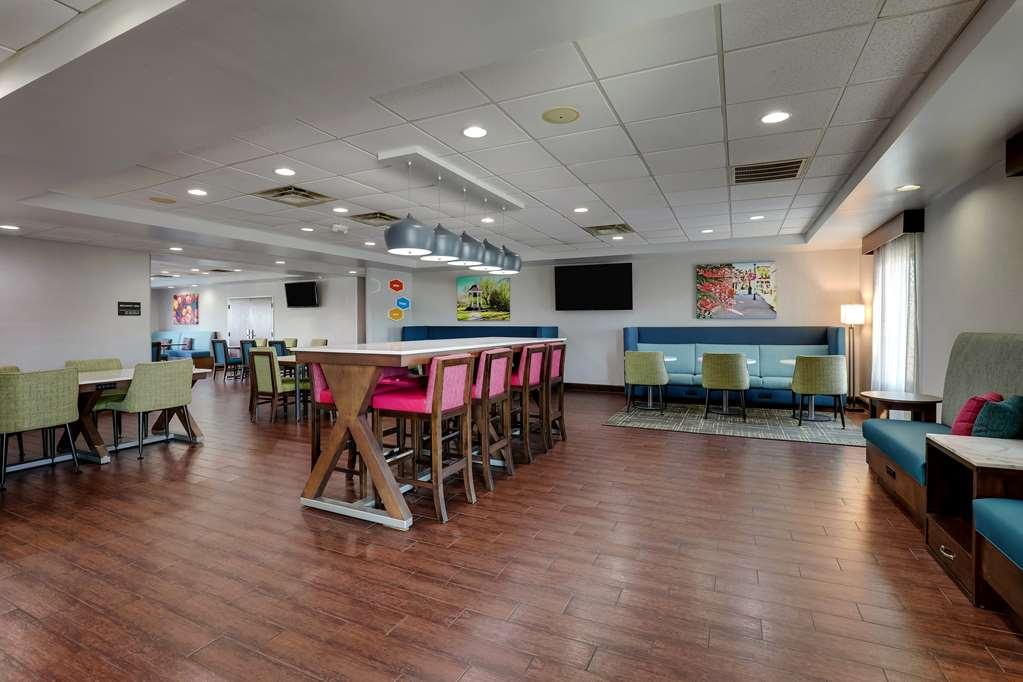 Hampton Inn Мълтри Ресторант снимка