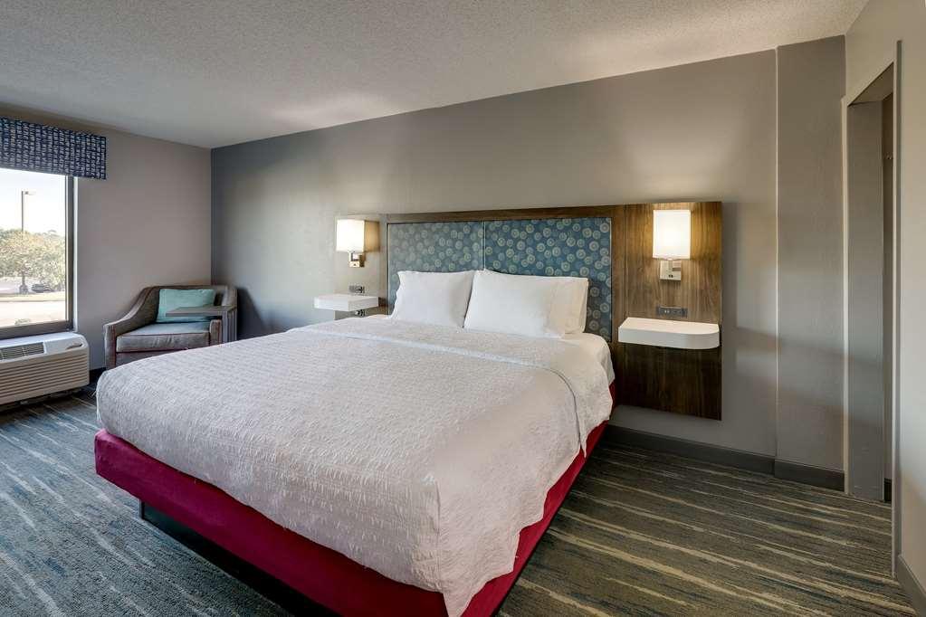 Hampton Inn Мълтри Стая снимка