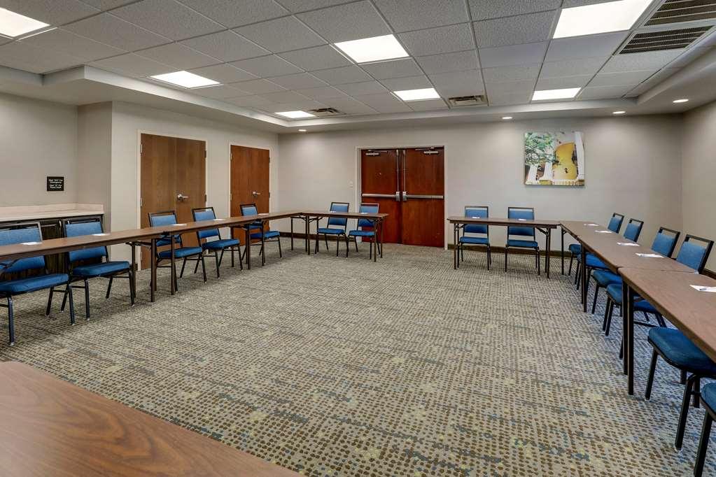 Hampton Inn Мълтри Съоръжения снимка