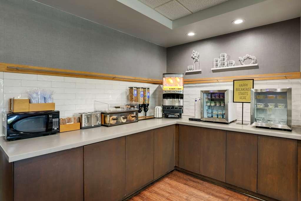 Hampton Inn Мълтри Ресторант снимка