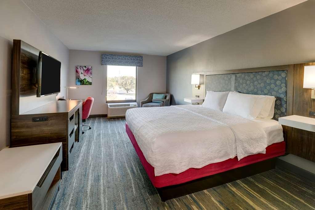Hampton Inn Мълтри Стая снимка