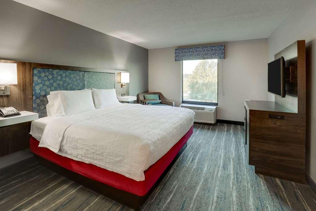 Hampton Inn Мълтри Стая снимка