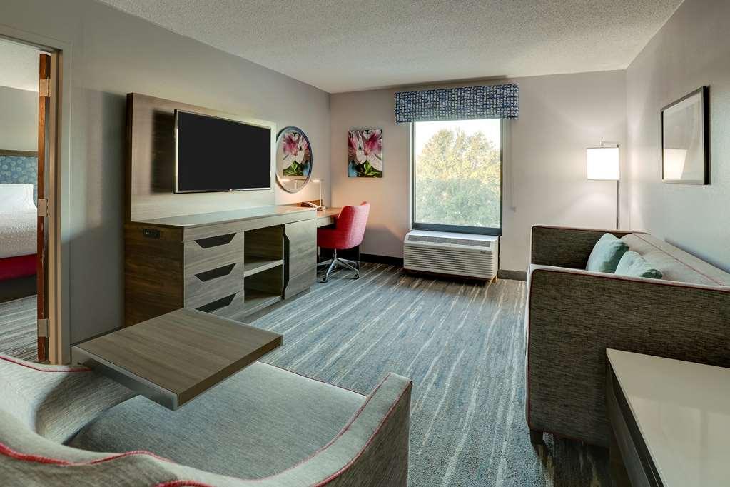 Hampton Inn Мълтри Стая снимка