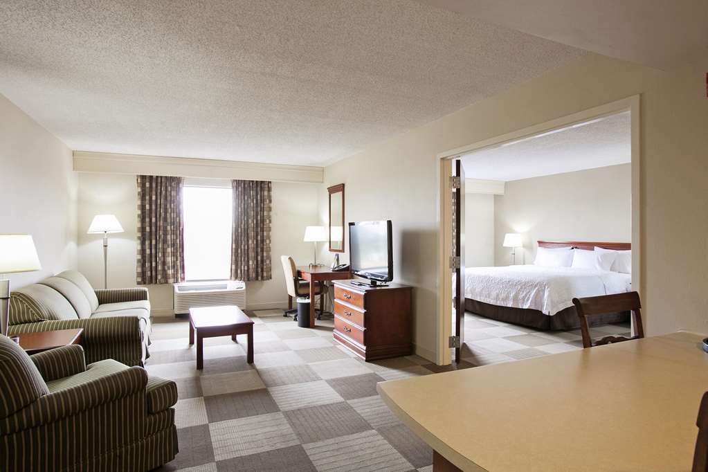 Hampton Inn Мълтри Стая снимка